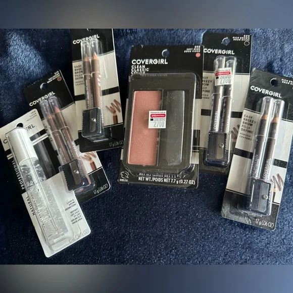 **BUNDLE**   Cover girl bundle. All New Items 🖤  MAKEUP #1 - Picture 5 of 13